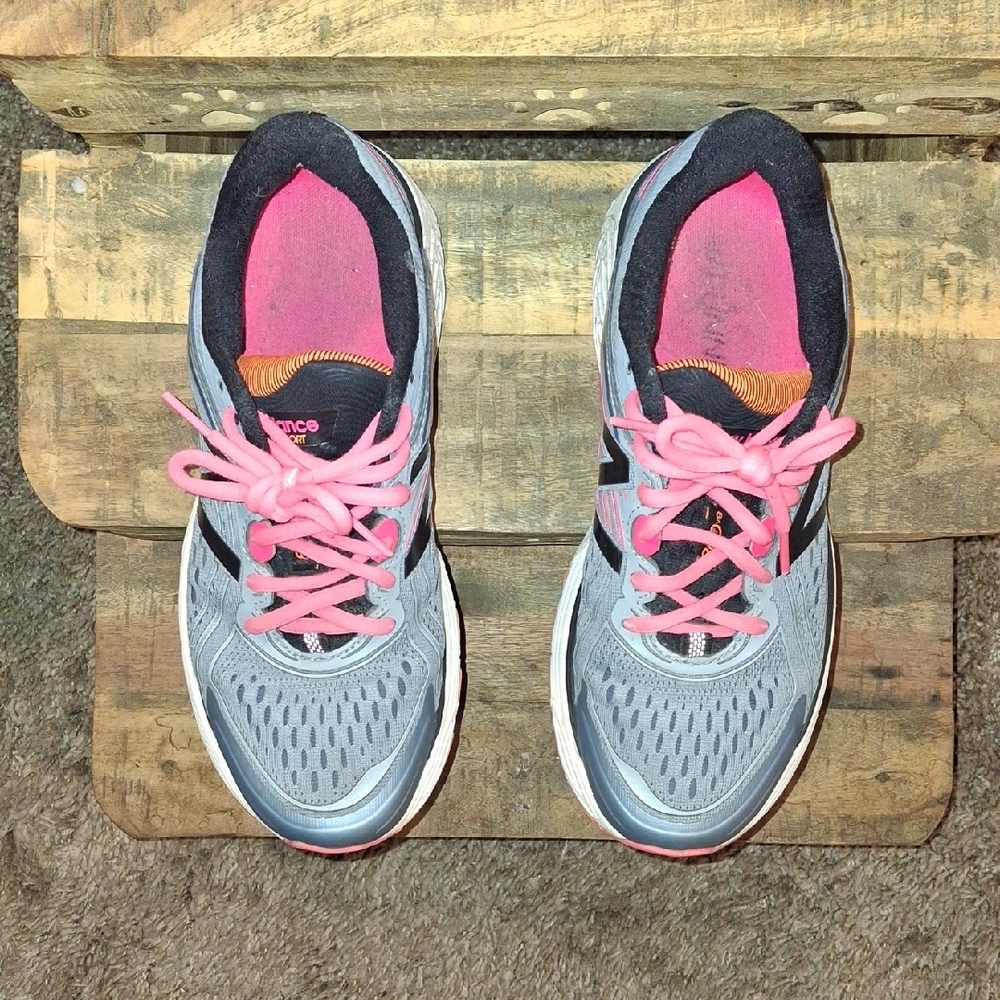 EUC Women's New Balance Running Shoes Size 8 - Picture 8 of 11